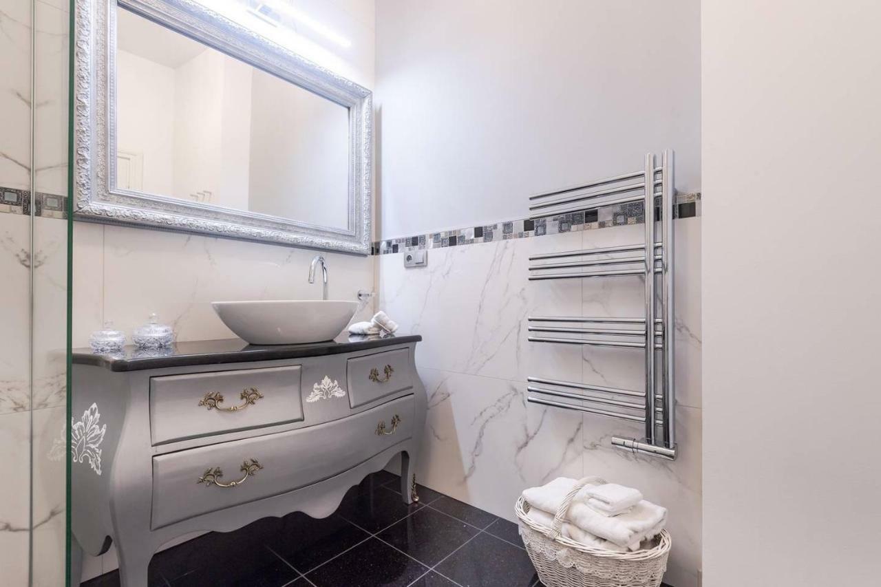 Arch Iii At Wenceslas Apartamento *